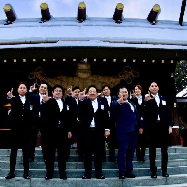 1月5日北海道神宮で北島理事長をはじめとする役員にて新年祈祷を執り行い、札幌青年会議所2026年度が始動しました。
「希望と笑顔あふれ心が響きあうまち札幌の創造」に向け、本年度の運動の始まりを力強く誓いました。
本年もどうぞよろしくお願い申し上げます。

#札幌青年会議所 #札幌JC #2026年度 #LeadTheChange #青年会議所 #謹賀新年