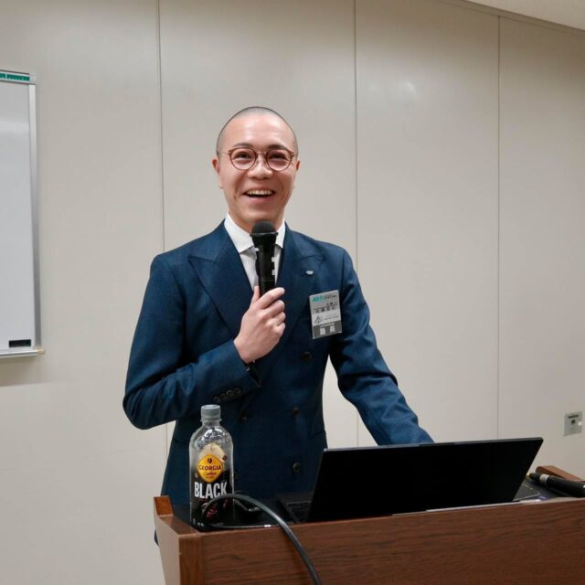 【第2回 JAYCEE育成塾を開催しました】

今回はワーク形式を中心に、実践的な学びを深めました。
ワーク1では「ビジョン脳を鍛える（まちの課題編）」として、それぞれが感じる“まちの課題”を洗い出し、付箋を用いて共有。
なぜこのような現状になっているのか仮説を立て、調査を通じて原因の深掘りを行いました。

ワーク2では「問題解決力を鍛える訓練」として、課題に対してどのようにアプローチし、解決へ導くかをグループで検討しました。

最後にはグループによる発表が行われ、それぞれの視点や考え方に触れることで、より多角的な学びの機会となりました。

今後も本塾を通じて、より良い社会の実現に向け、自ら考え行動できる人財の育成に取り組んでまいります。

#札幌青年会議所
#札幌JC
#経営者
#JAYCEE育成塾
#LeadtheChange